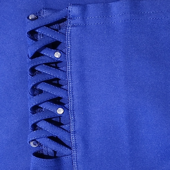 Luxe Slims Capri Pants - Picture 2 of 3